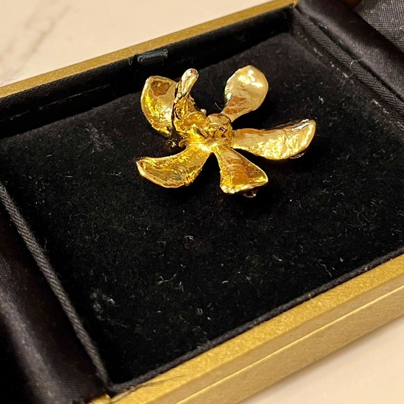 La Belle Collection 24k Gold Brooche - Picture 4 of 14